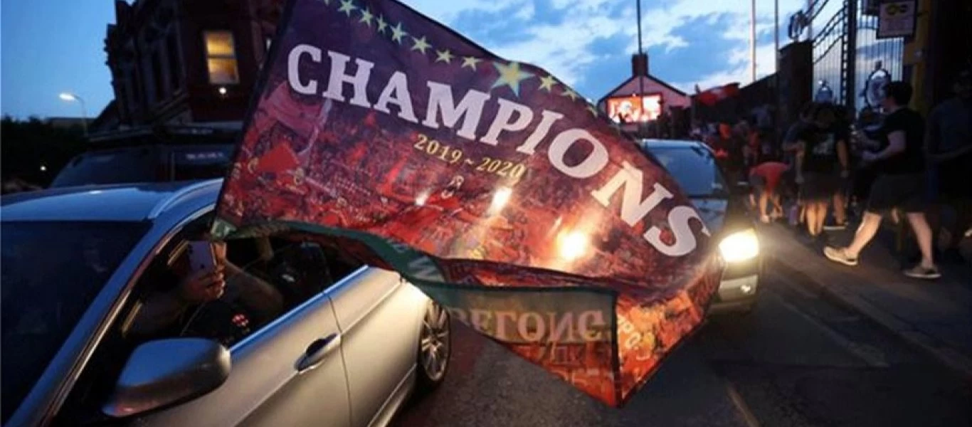 Οι οπαδοί της Λίβερπουλ κατέκλυσαν τους δρόμους: Ατελείωτο πάρτι για την κατάκτηση της Premier League (βίντεο)